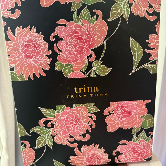 Trina Turk Cream Travel Set - Picture 2 of 2